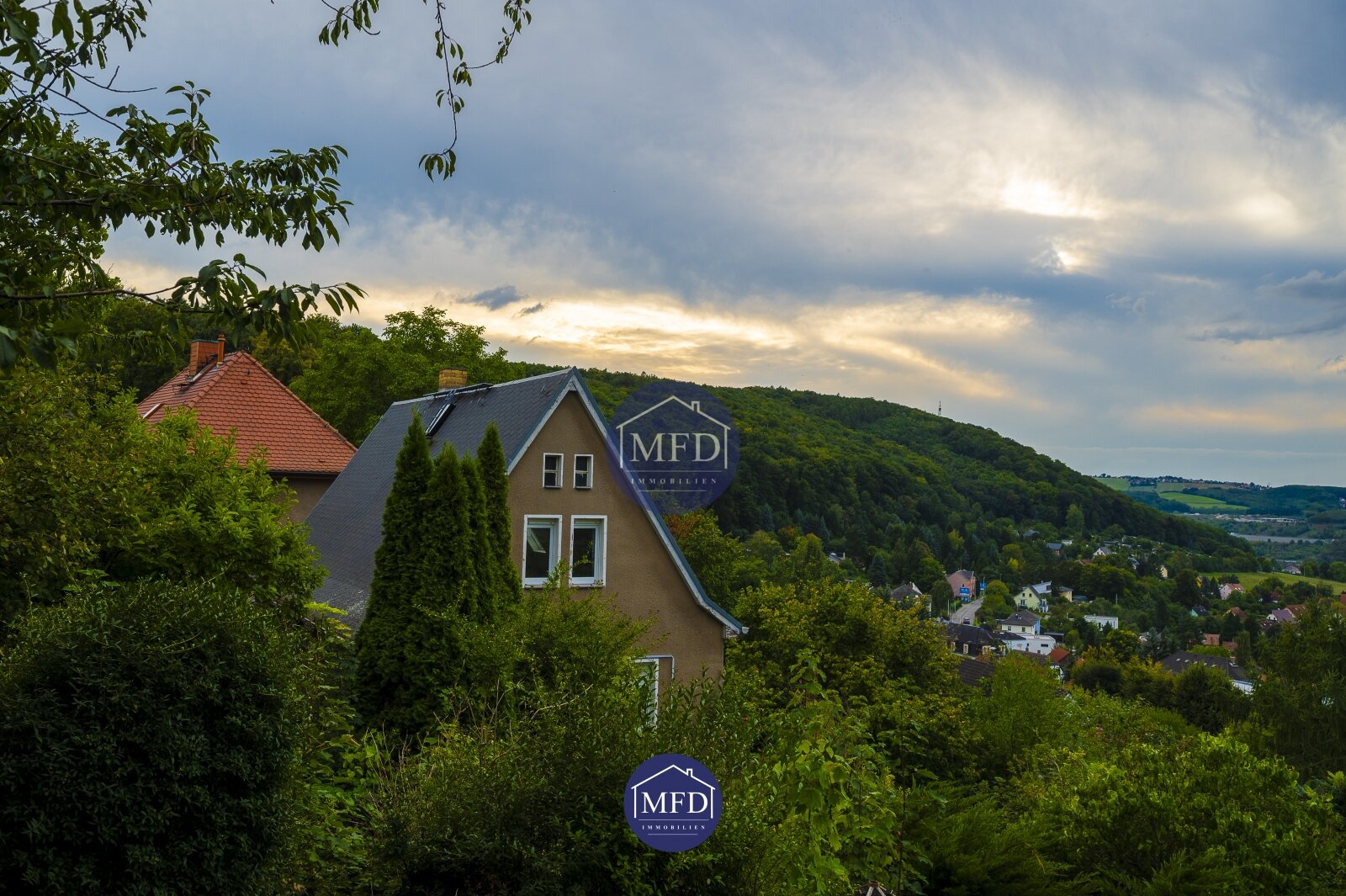 Haus mit Ausbaupotential auf ca. 830qm Grundstück im Grünen - Stadtgrenze Dresden & Freital - schöner Talblick