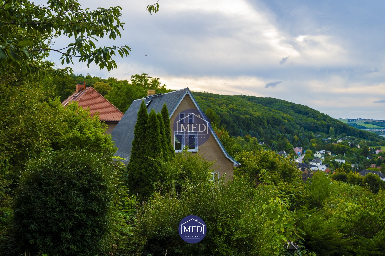 Haus mit Ausbaupotential auf ca. 830qm Grundstück im Grünen - Stadtgrenze Dresden & Freital - schöner Talblick
