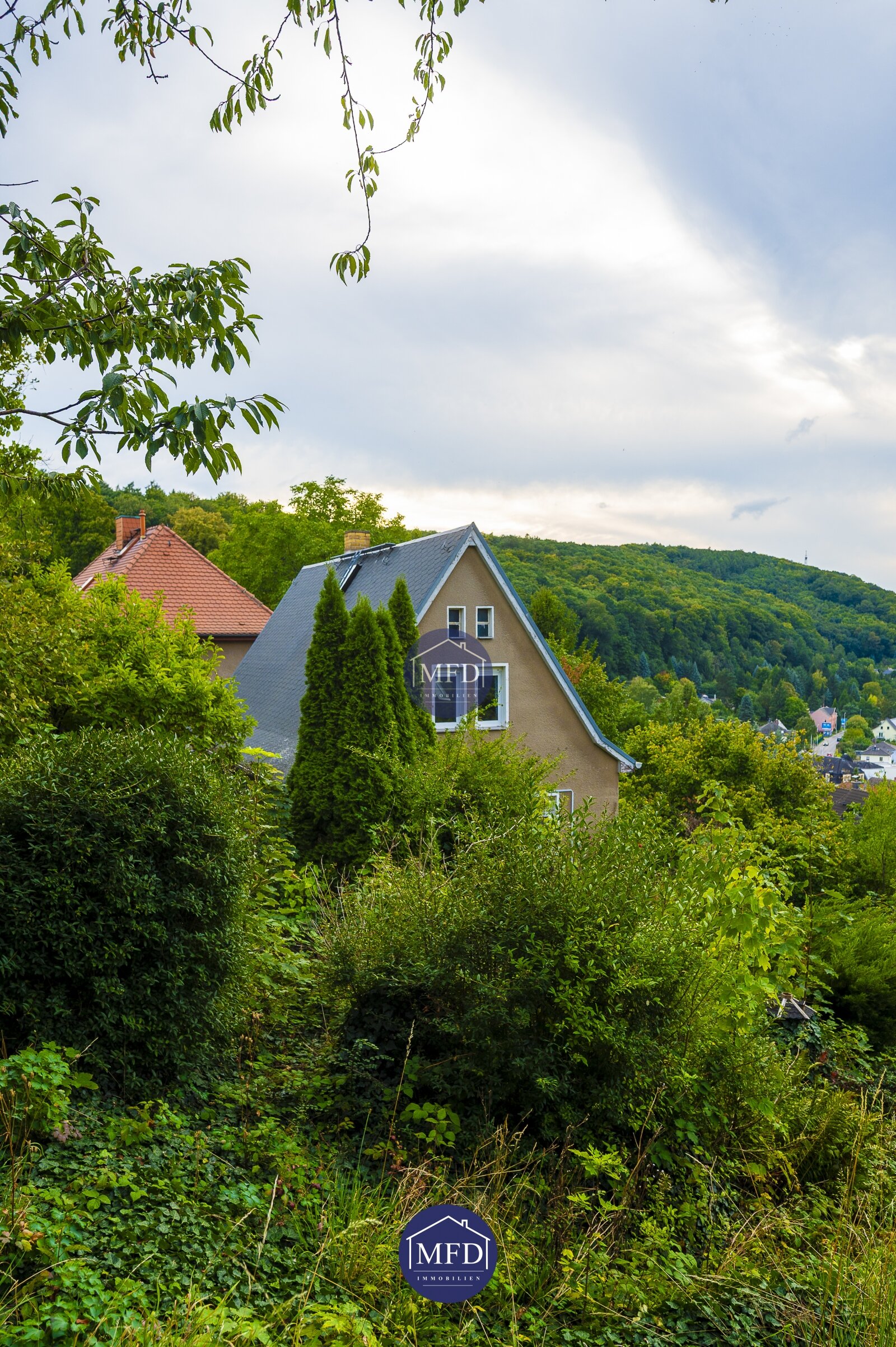 Haus mit Ausbaupotential auf ca. 830qm Grundstück im Grünen - Stadtgrenze Dresden & Freital - schöner Talblick