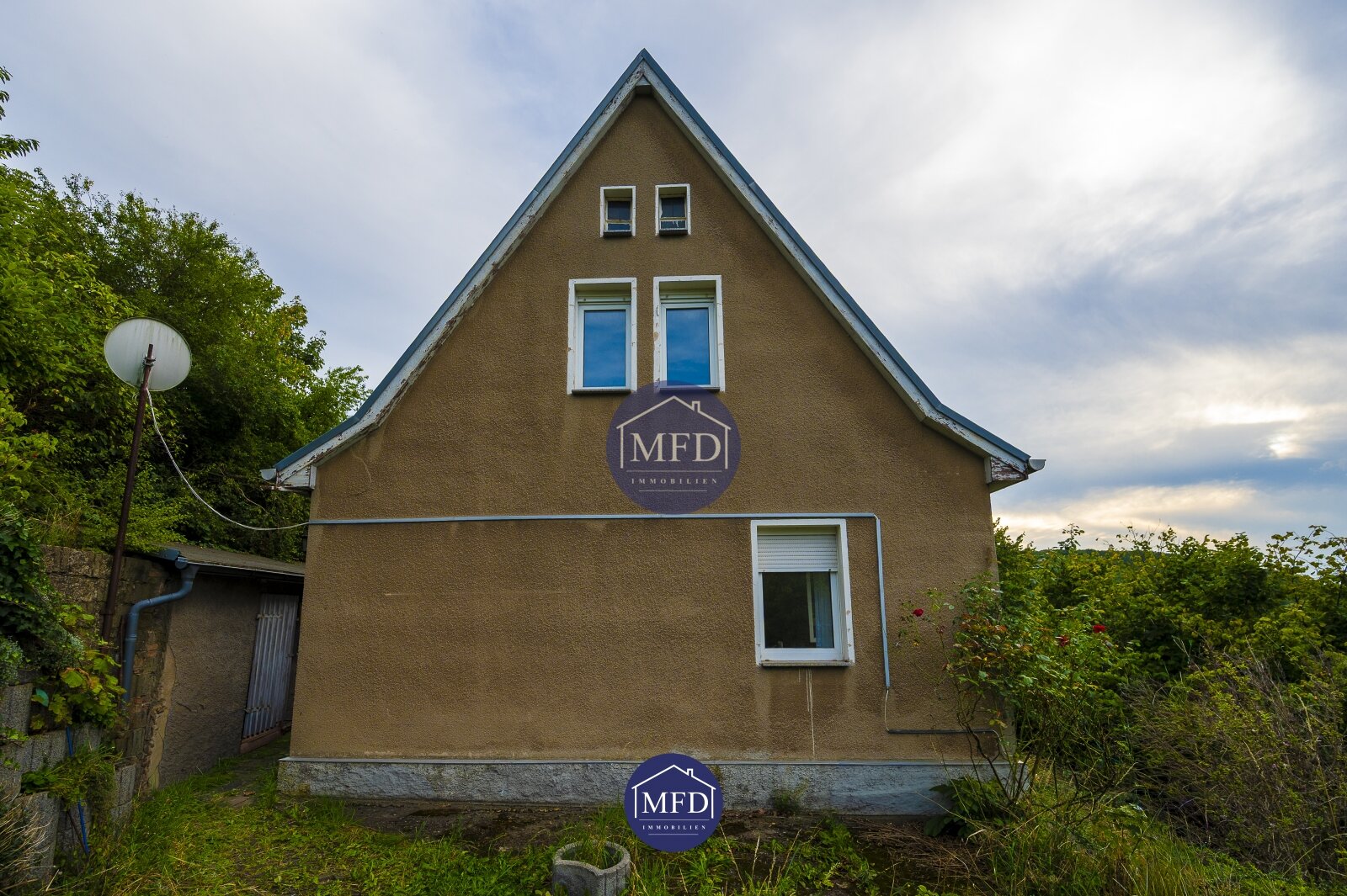 Haus mit Ausbaupotential auf ca. 830qm Grundstück im Grünen - Stadtgrenze Dresden & Freital - schöner Talblick