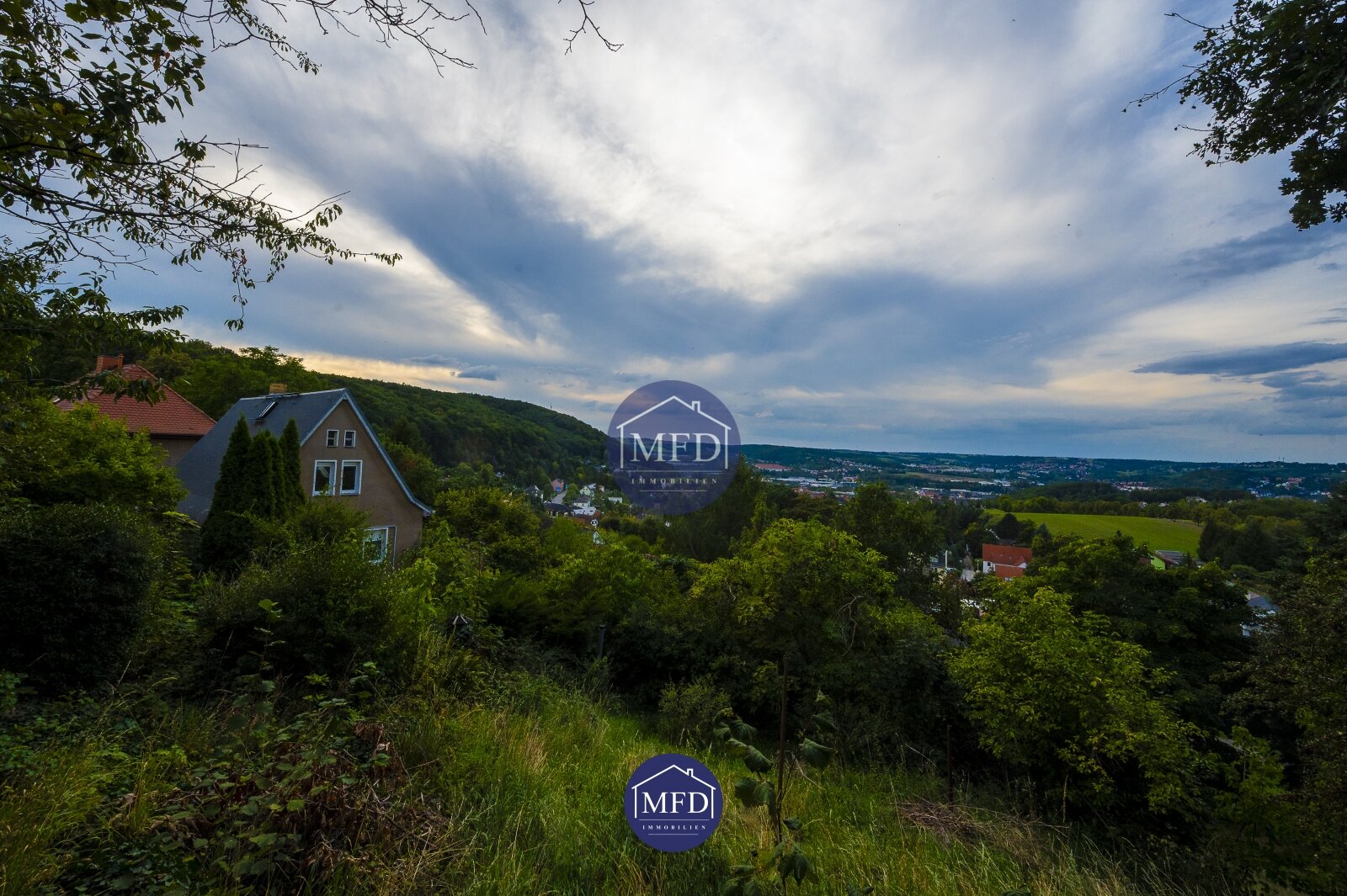 Haus mit Ausbaupotential auf ca. 830qm Grundstück im Grünen - Stadtgrenze Dresden & Freital - schöner Talblick