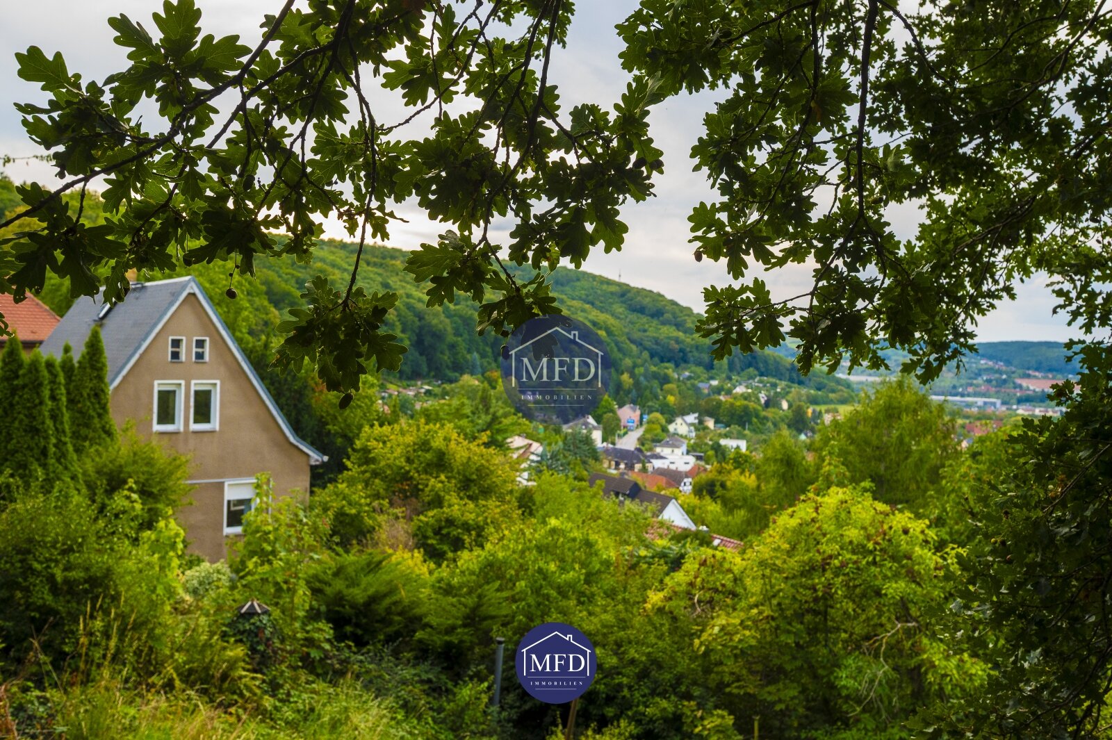 Haus mit Ausbaupotential auf ca. 830qm Grundstück im Grünen - Stadtgrenze Dresden & Freital - schöner Talblick